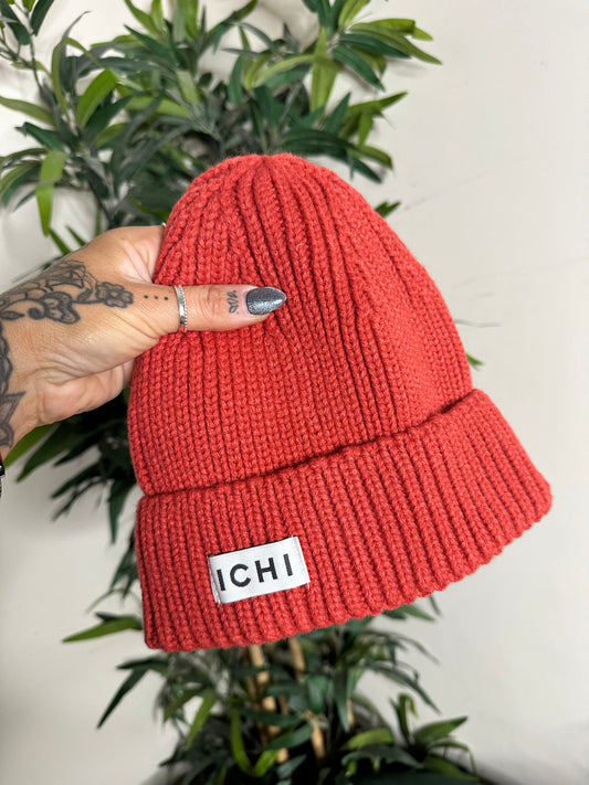 ICHI Emma Hat Cranberry