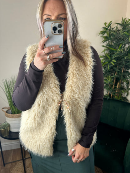 YEST Oda Fluffy Waistcoat Light Sand