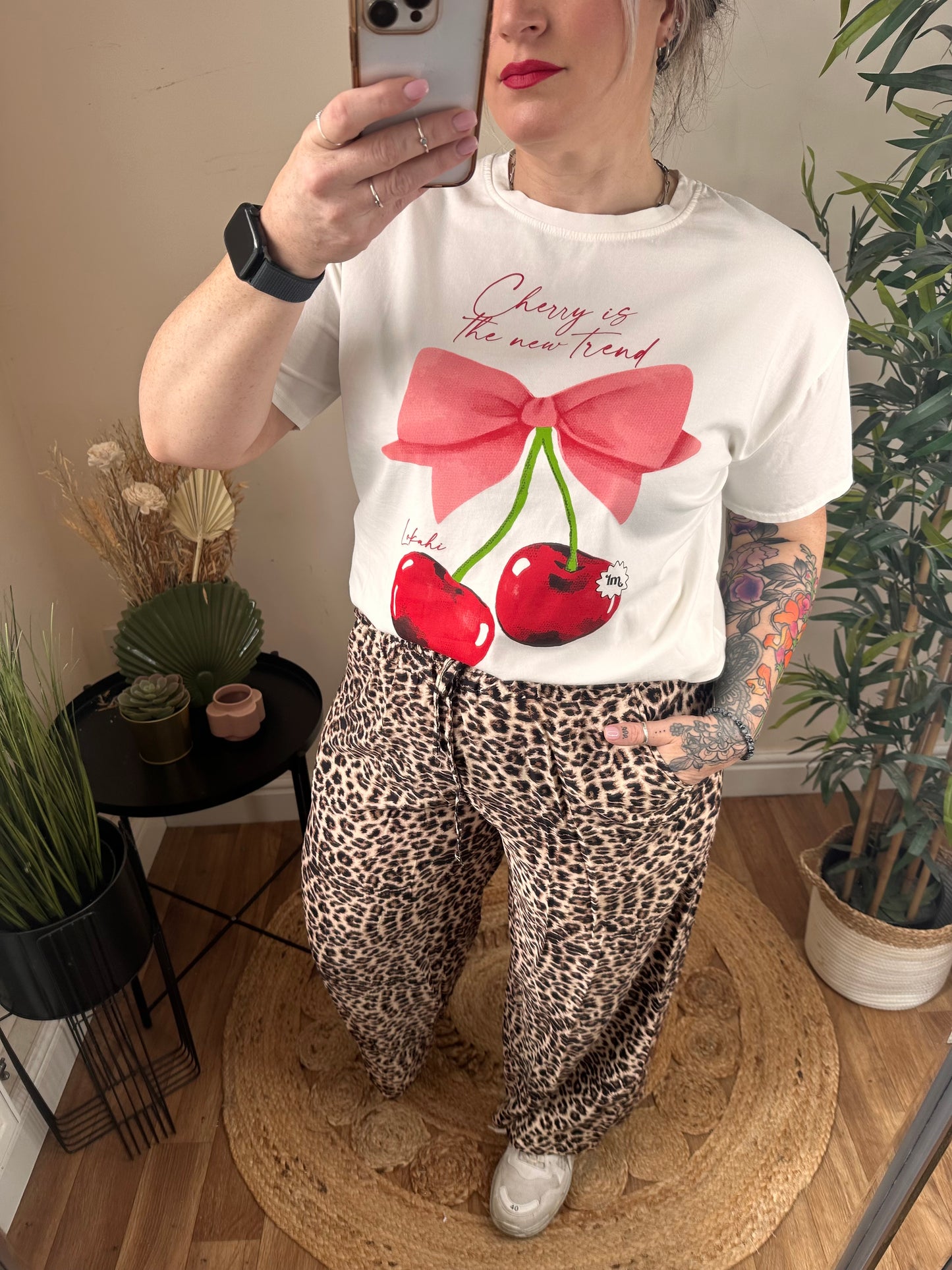 CHERIE Cherry Bow T-shirt Cloud Dancer